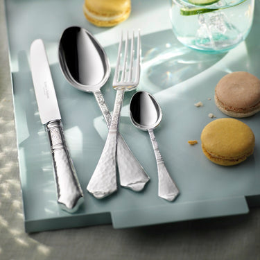 Hermitage silverware set with macarons