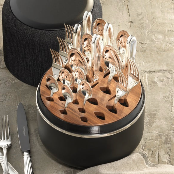 Belvedere Frozen Black silverware set in The Box